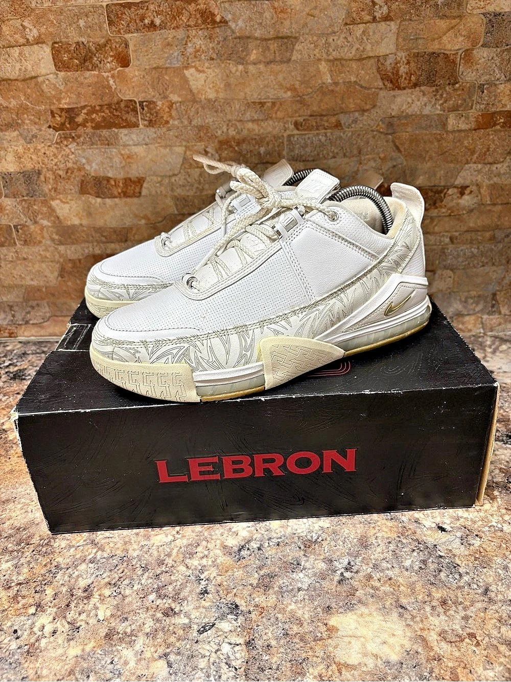Nike Zoom Lebron 2 low 2005 White/Metallic Silver Size 9.5